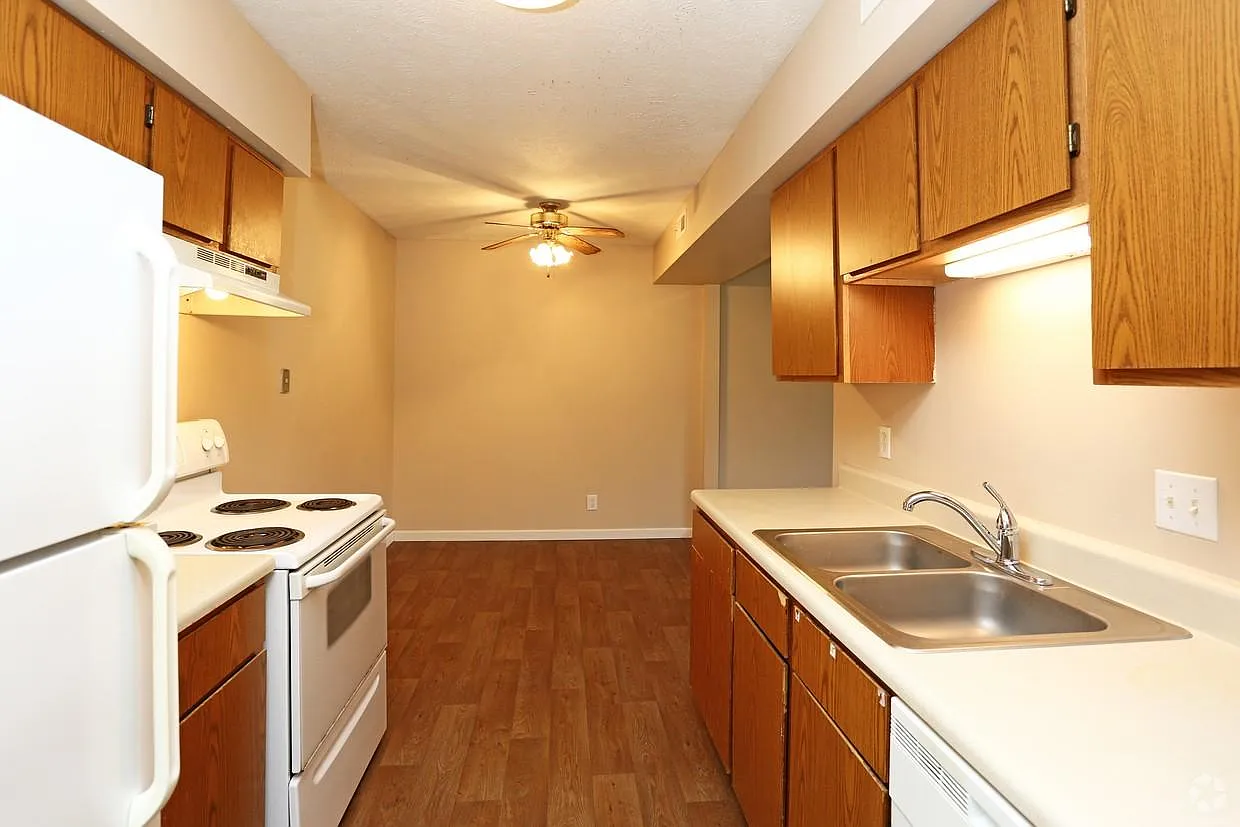 Residences at Fox Pointe — Photo 4