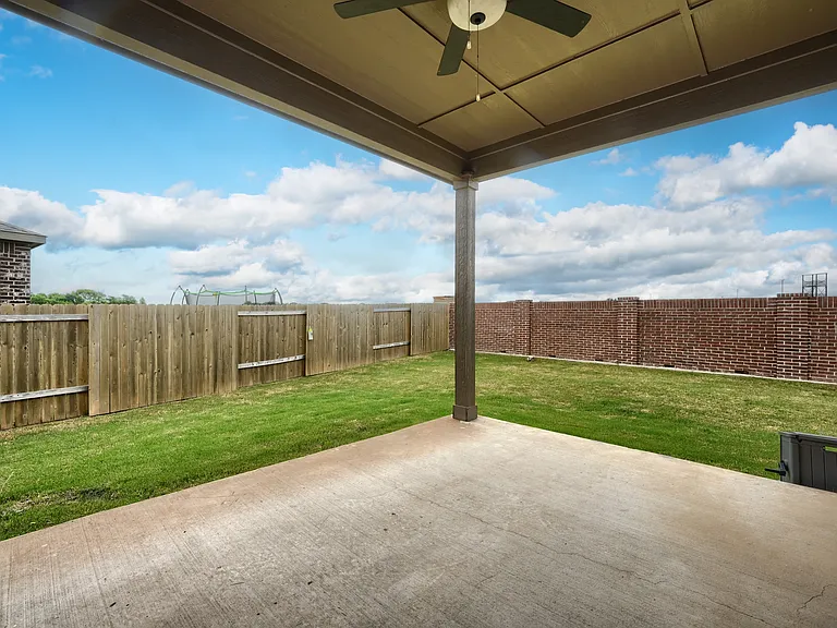 909 Emerson Dr — Photo 24