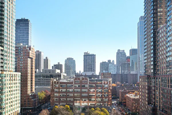 Sold by Nest Seekers International | media 12