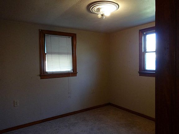 4th image of 204 Fannin St