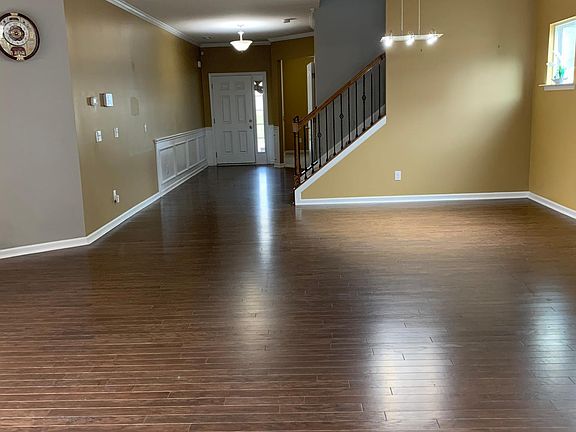 5th image of 157 Farmers Folly Dr