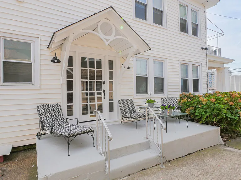 229 N Derby Ave #2 — Photo 6