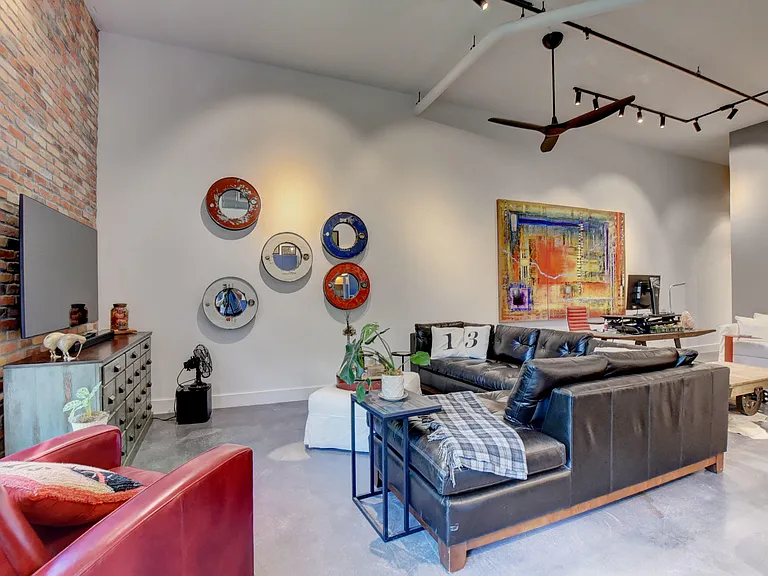 185 NE 4th Ave #203 — Photo 12