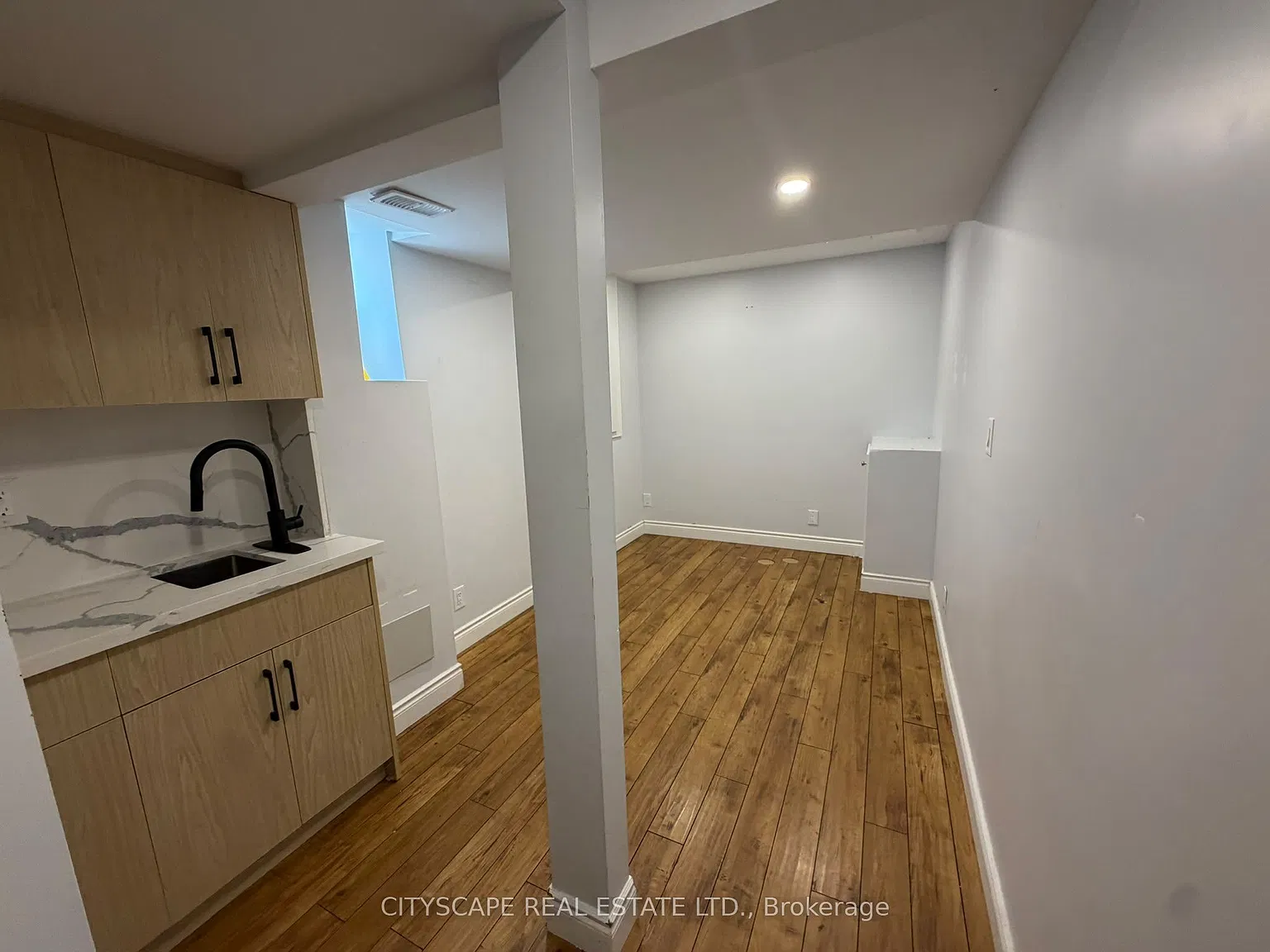 33 Andretti Cres — Photo 4