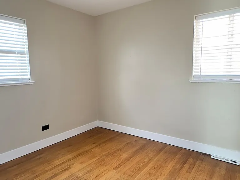2829 Niagara St — Photo 12