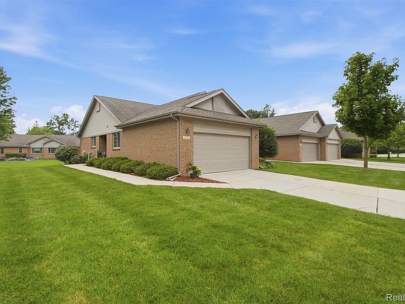 2nd image of 2223 Fairway Cir