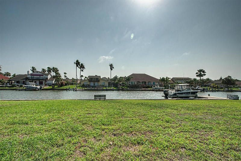 1st image of 395 Bayside Dr