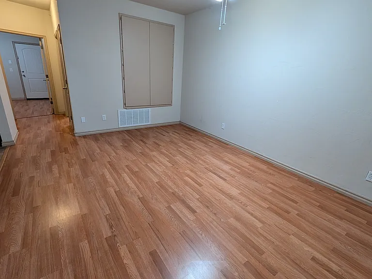1812 Alameda St — Photo 10