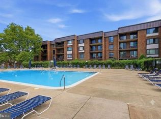 104 Roberts Ln APT 100, Alexandria, VA 22314