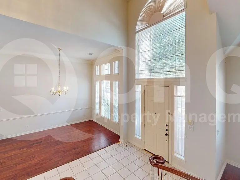 4513 Saint James Dr — Photo 5