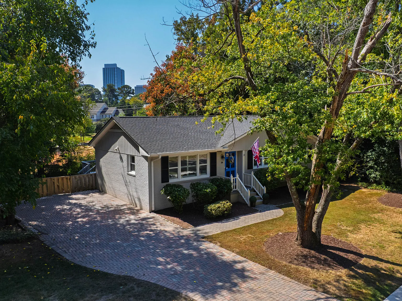 4 bed, 2.5 bath, 2129 sqft, $3,750 — Photo 2