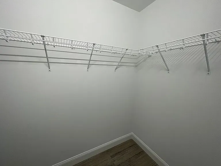 129 Kenoza Ave — Photo 15