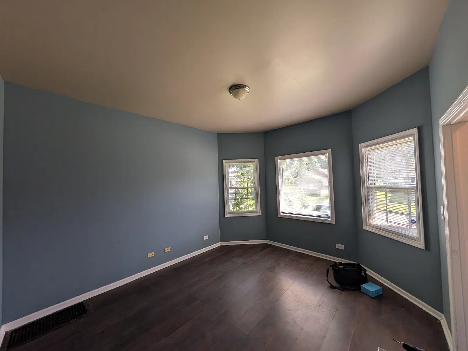 Spacious 1BR/1BA with Off-Street Parking $1,000/Month — Photo 3