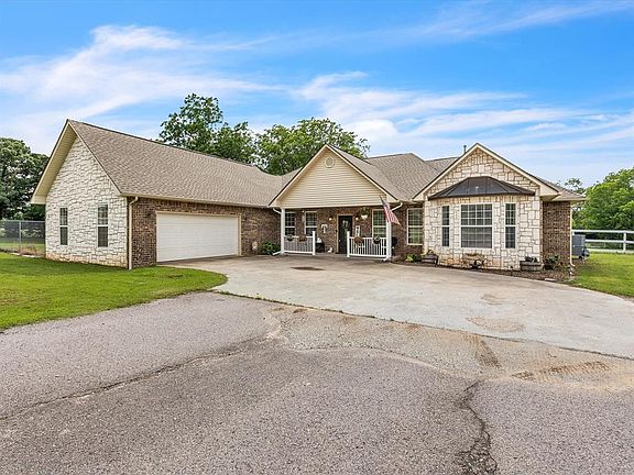 3rd image of 20486 Cypress Way