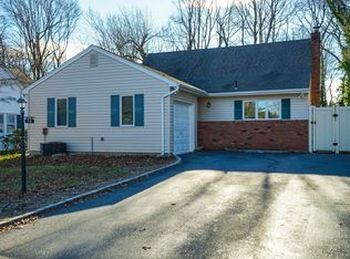 33 1st St, Syosset, NY 11791