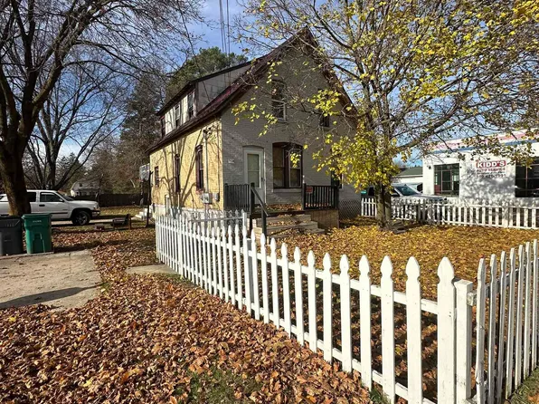 715 N Silverleaf St, Gladwin, MI 48624