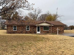 10009 N Lark Rd, Weatherford, OK 73096