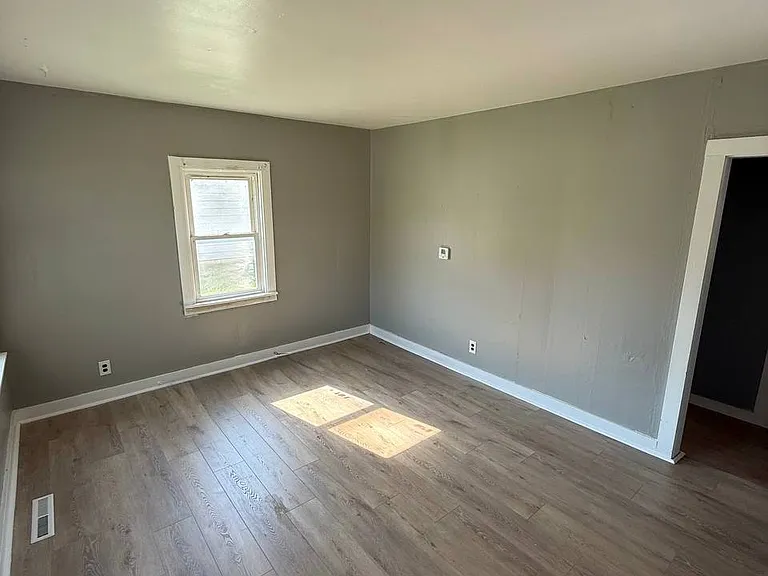 814 9th St SE — Photo 7