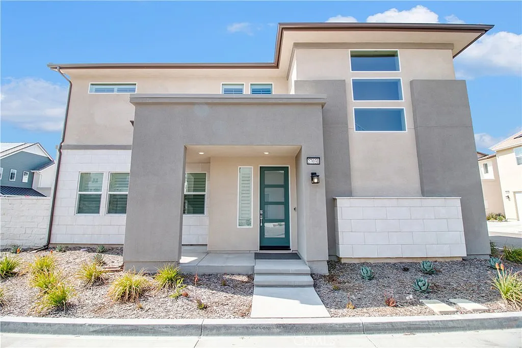 3 bed, 3.5 bath, 2481 sqft, $4,850 — Photo 2