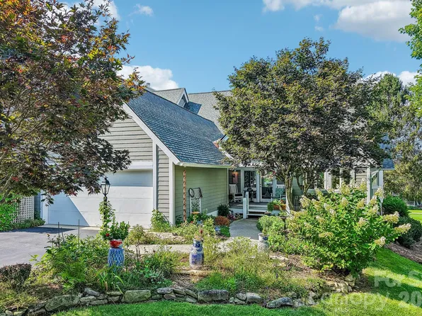 146 Overlook Dr, Flat Rock, NC 28731