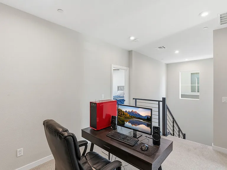 9858 Laurel Tree St — Photo 17