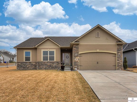 2nd image of 808 Westridge Cir