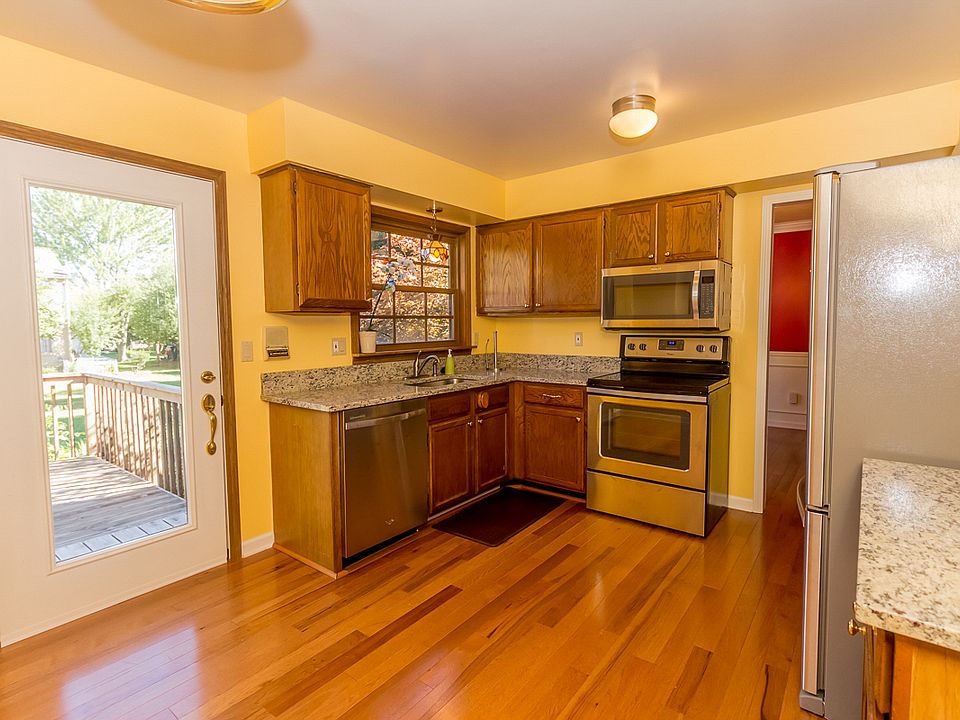 1st image of 44798 Yorkshire Dr