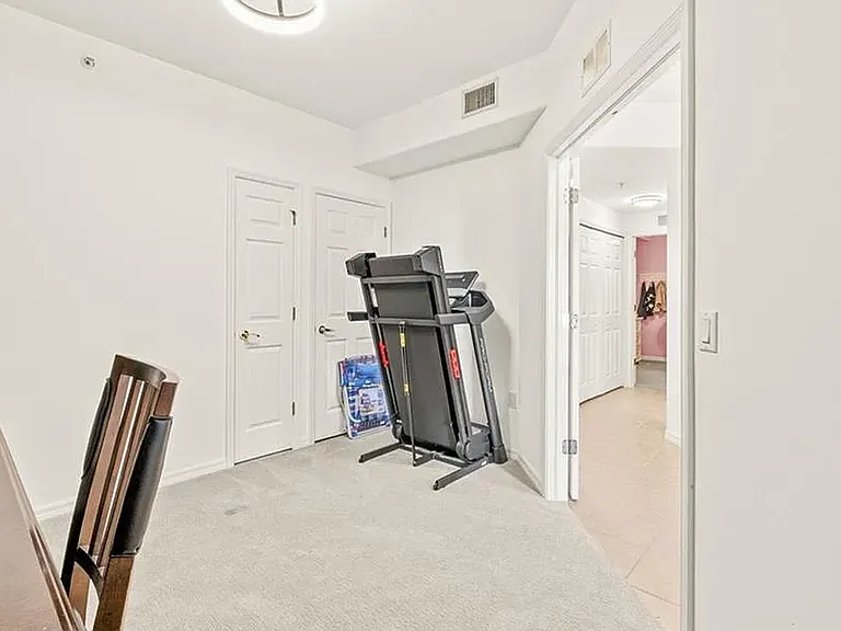 1315 Henley St #1006 — Photo 9