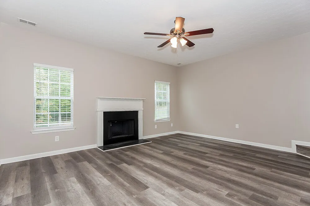 3 bed, 2.5 bath, 2556 sqft, $3,410 — Photo 4