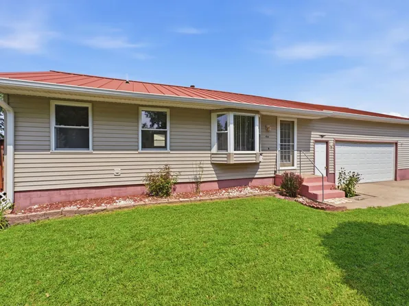 414 15th Pl, Camanche, IA 52730