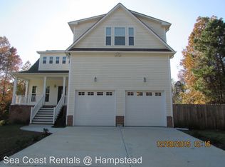 305 Hickory Ln, Hampstead, NC 28443
