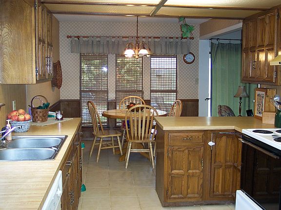 Large kitchen with 2 eating areas!