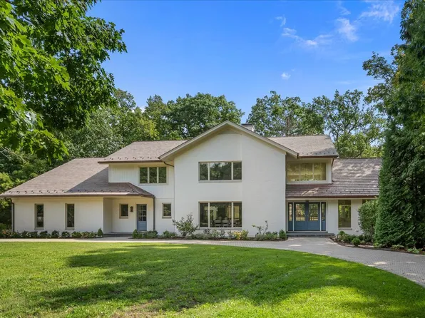 1221 Loch Ln, Lake Forest, IL 60045