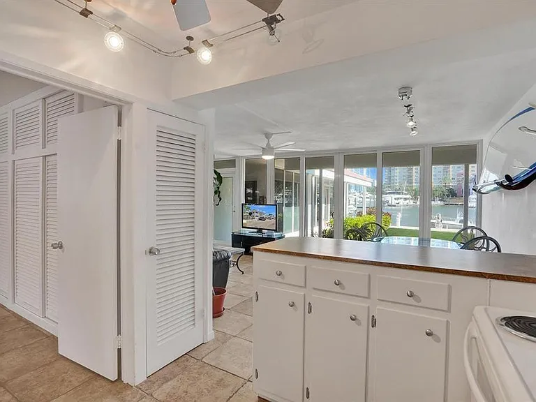 2760 Yacht Club Blvd #10C — Photo 13