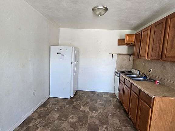 4th image of 123 Nancy Ave #213