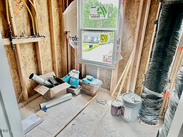 1st image of 816B Carter Ave