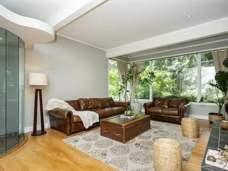 3841 Bayridge Ave — Photo 2