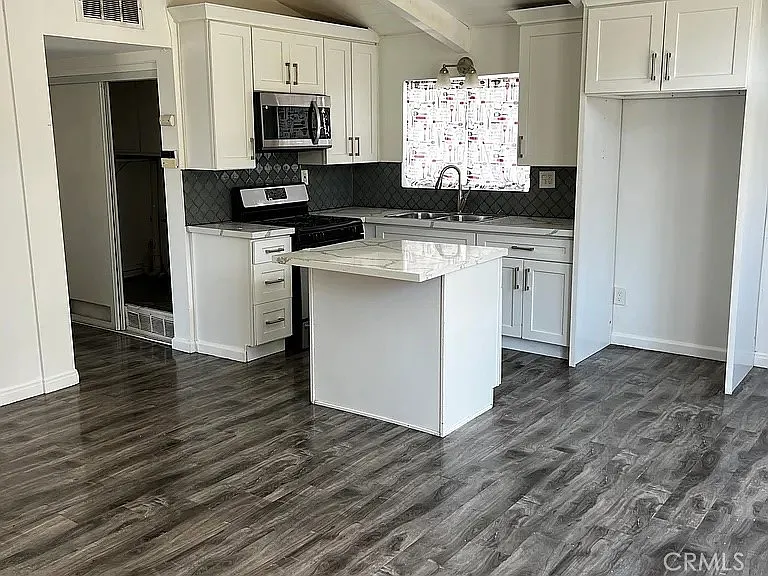 17581 Scherzinger Ln — Photo 3
