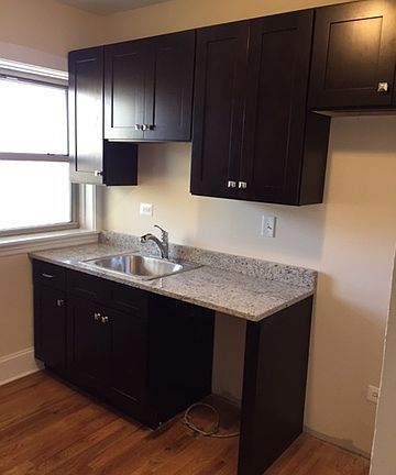 3rd image of 4057 N Sacramento Ave APT 3