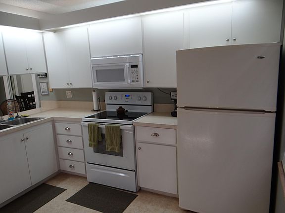 4th image of 32 Danbury Ct APT B