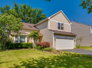 1044 Ashford Ln, Westmont, IL 60559