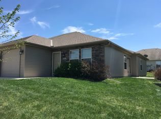 129 SE Rose Garden Ln, Lees Summit, MO 64064
