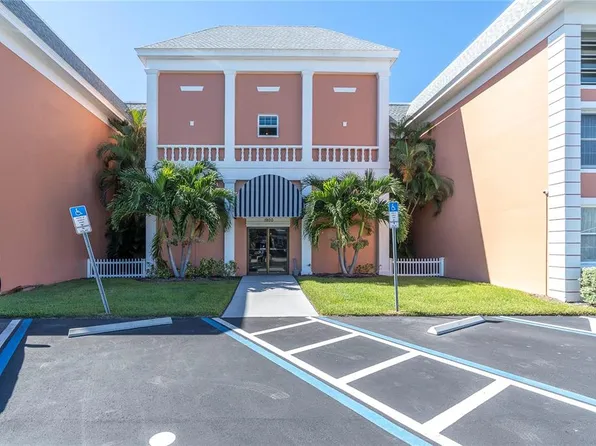 1900 68th St N APT 208, Saint Petersburg, FL 33710