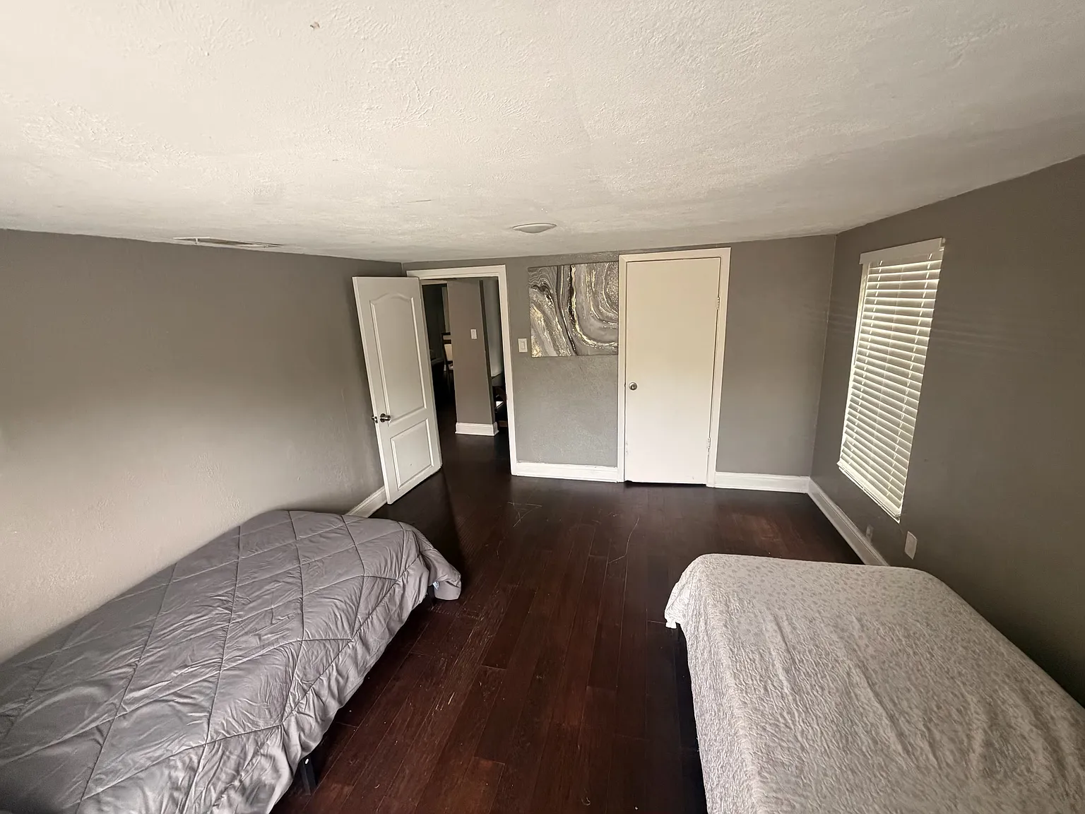 5432 Elgin St — Photo 2