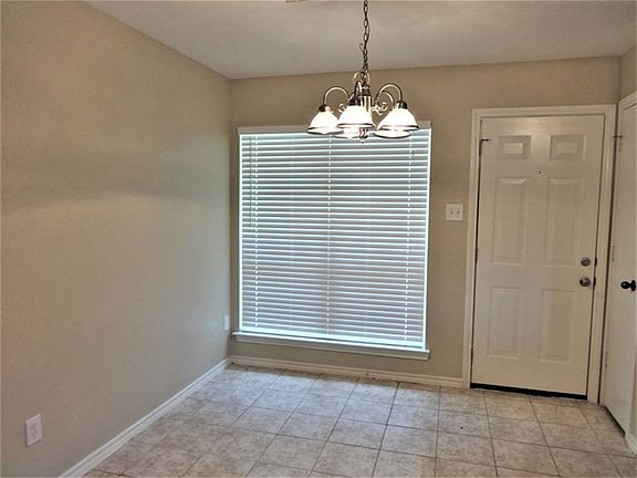 3rd image of 214 Saddleback Springs Dr