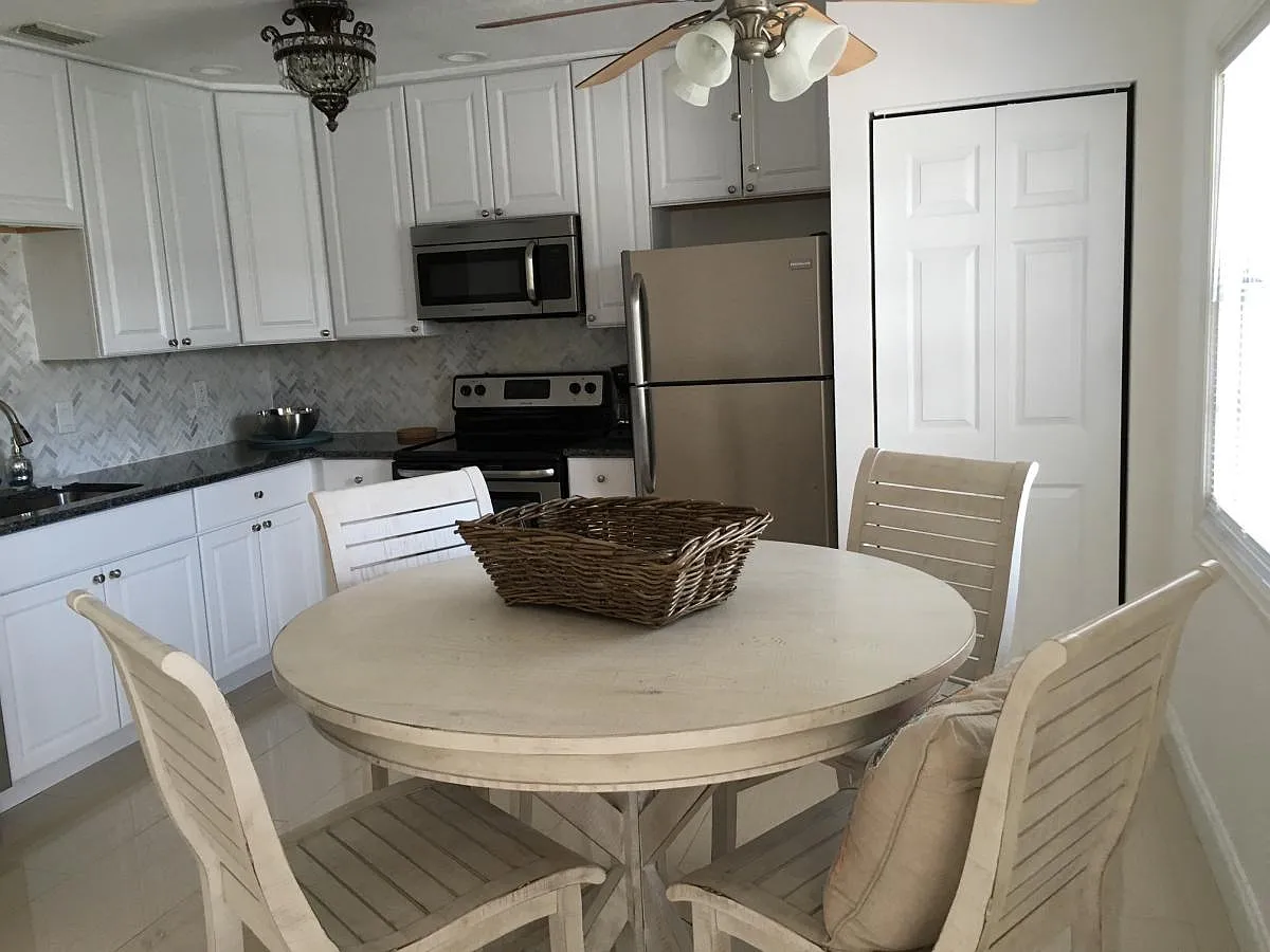 2 bed, 720 sqft, $2,650 — Photo 2