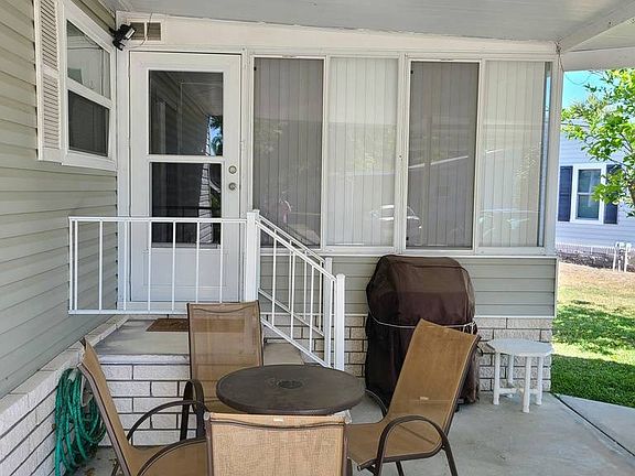4th image of 1018 Impatiens Ave