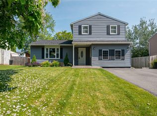 6121 Ridgecrest Dr, North Syracuse, NY 13212