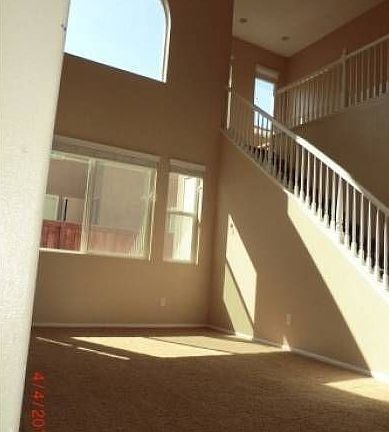 High Ceiling in Living ro