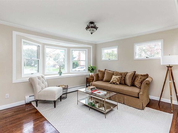 4th image of 55 Roosevelt Dr